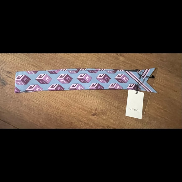 GUCCI-AUTHENTIC (NWT) Geometric Pattern Silk Twilly Scarf - Picture 2 of 9